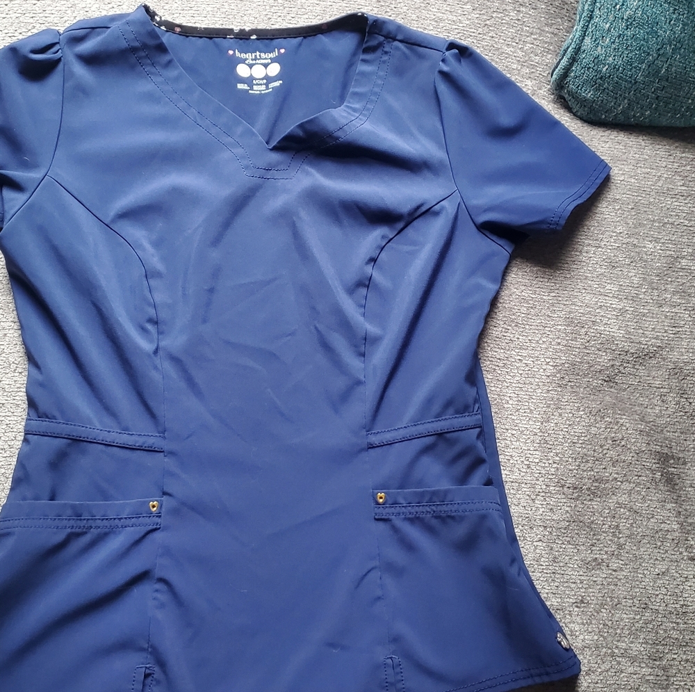 Small Navy Scrub Top with 2 Pockets